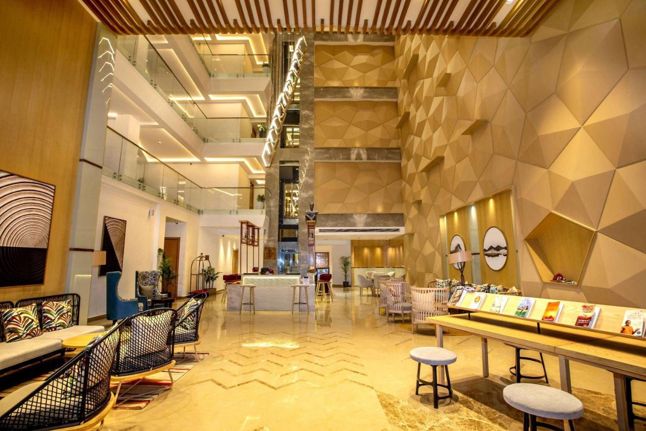 Отель Ramada By Wyndham Katra Station Road Экстерьер фото